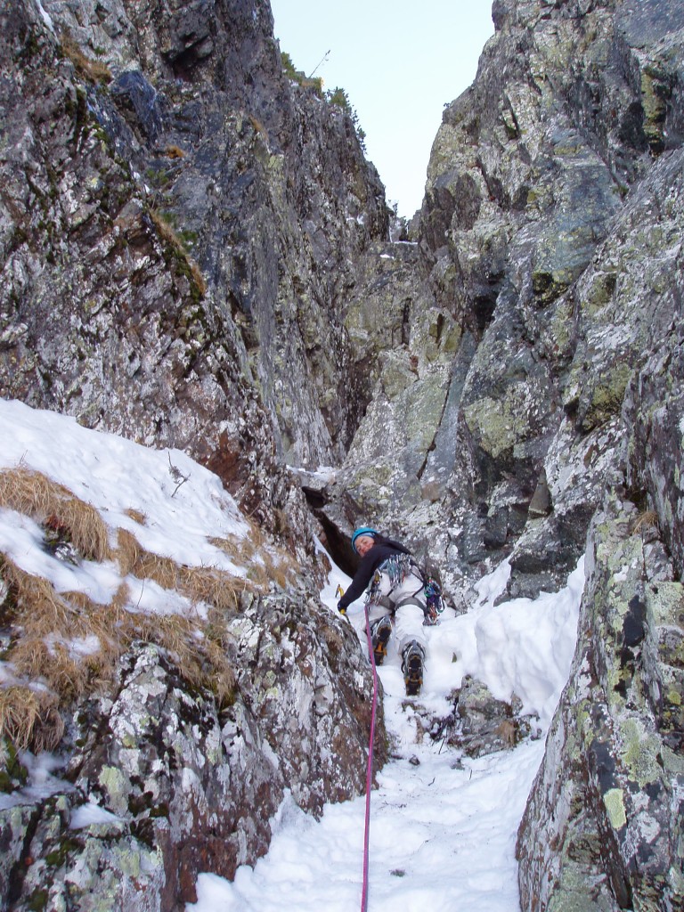 Marlène, goulotte du bloc coincé, Chamrousse, Massif de Belledonne